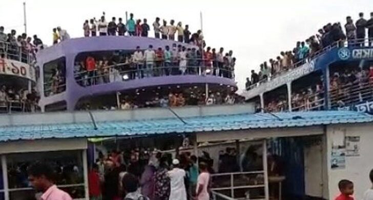 যাত্রীর ঢল, ইলিশা ঘাটের জেটি ভেঙে পড়ার উপক্রম