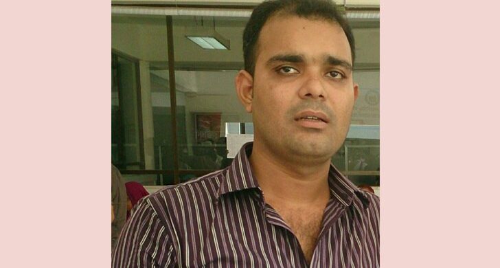 ব্যাংকে ঢুকে ম্যানেজারকে পেটালেন ব্যবসায়ী