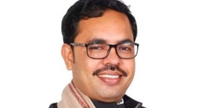 দর্জির দোকানের কাটিং মাস্টার থেকে বড় নেতা ভুঁইফোড় মনির