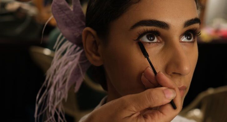 চোখের পাতা লম্বা ও ঘন করার ঘরোয়া ৬ উপায়