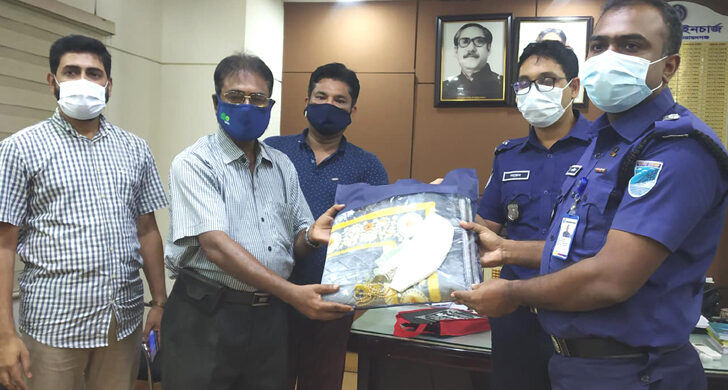 রূপগঞ্জে পুলিশ সদস্যকে রাজকীয় বিদায়