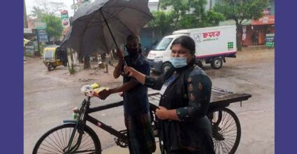 আমড়া বিক্রি করা টাকায় অসহায়দের ছাতা কিনে দিলেন জেরিন